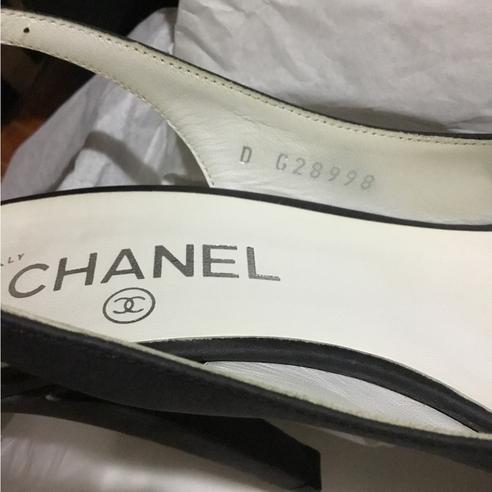 CHANEL - Picture 15 of 16